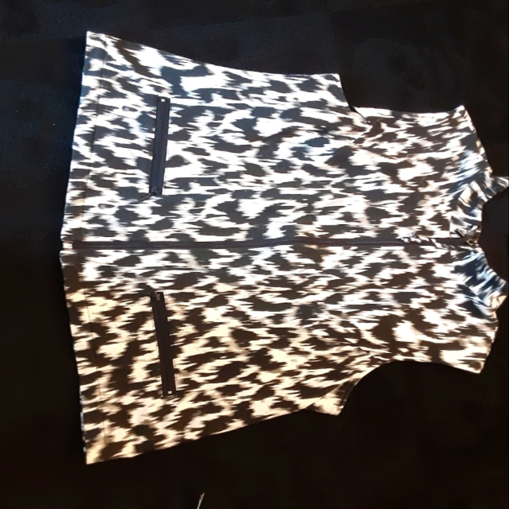 Black  and White Pattern Fall/Winter Vest - Picture 2 of 6